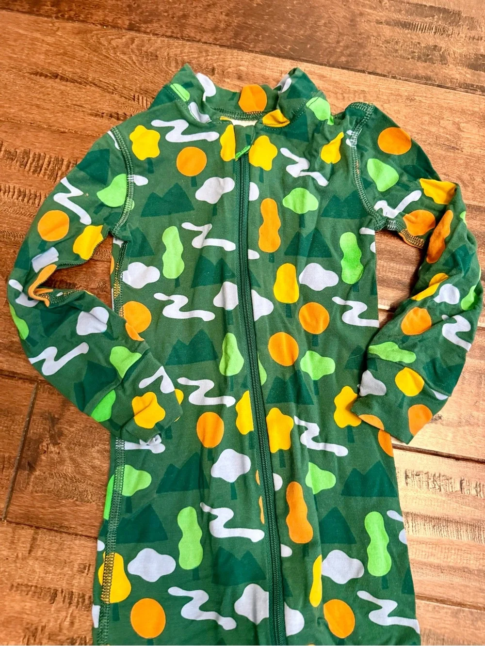 Hanna AnderssonGreen Printed Zip Front Footie Pajamas with Yellow Accents